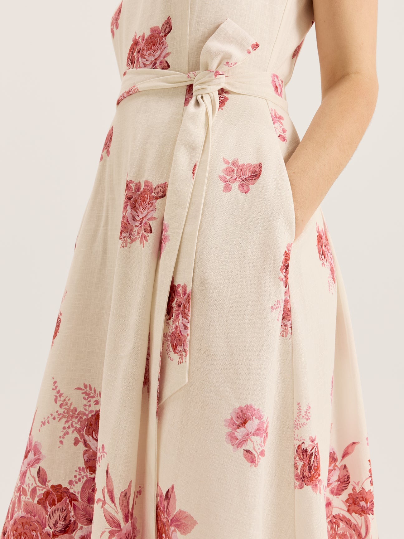 Women's Sleeveless Square Neck Midi Dress in Floral Print and with Tie Belt