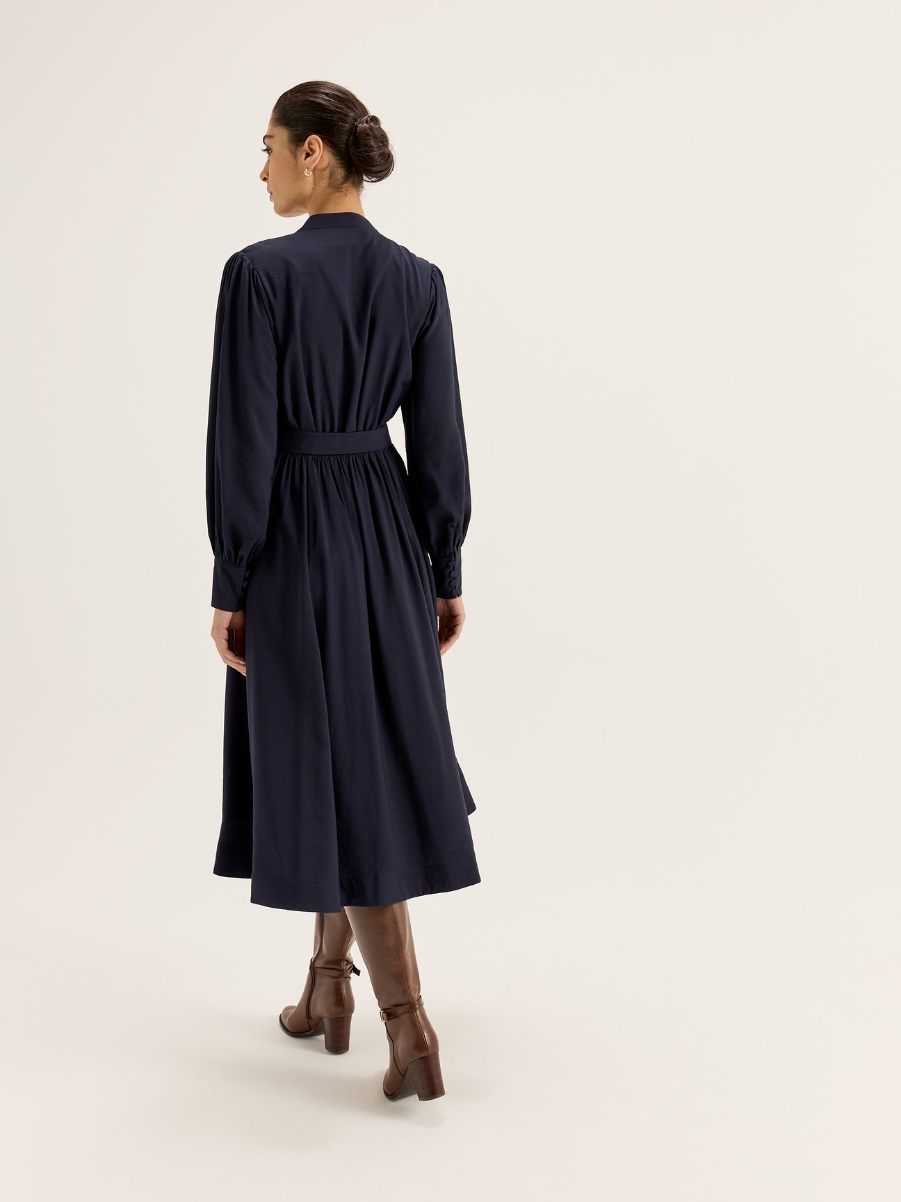 RE25DR521_RENVY079_05_1748575219000