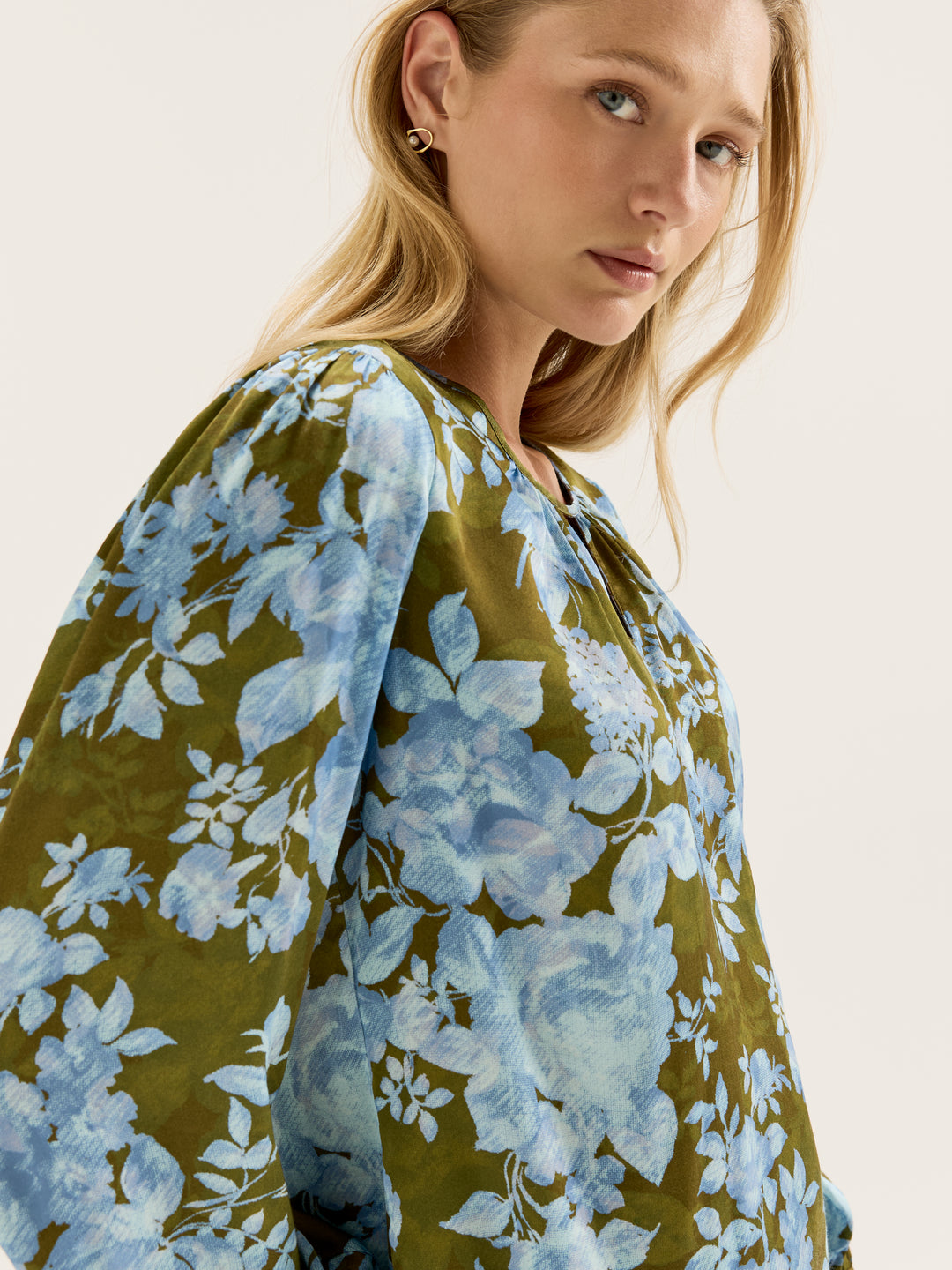RE25TW110_REMUL001_02_1748574212000