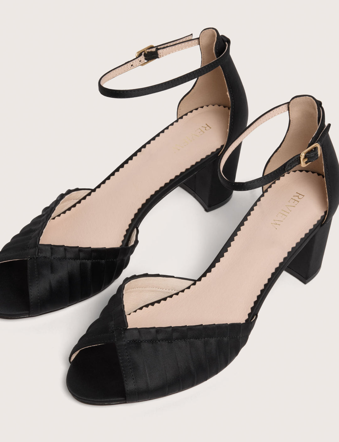 Yvie Heel