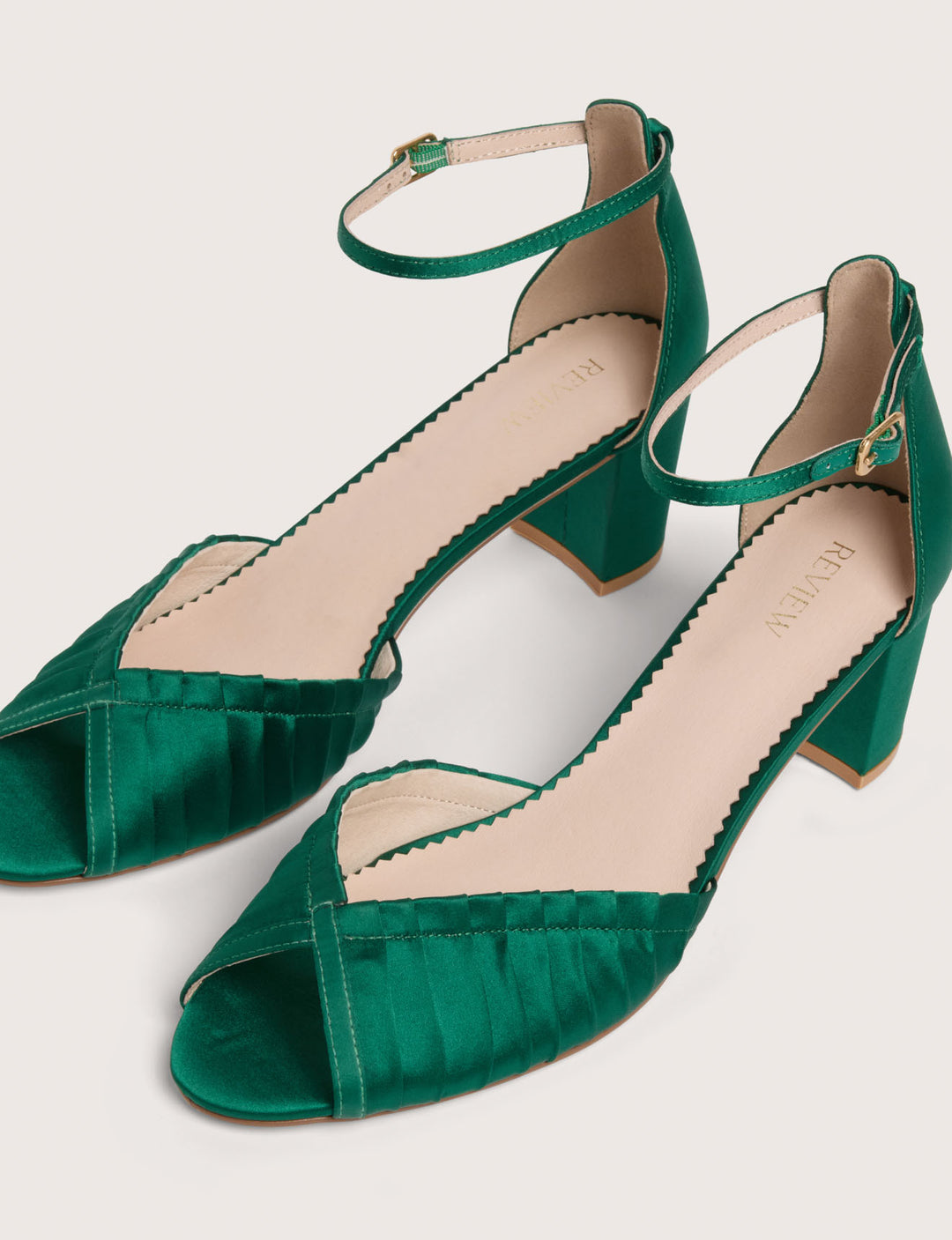 Yvie Heel