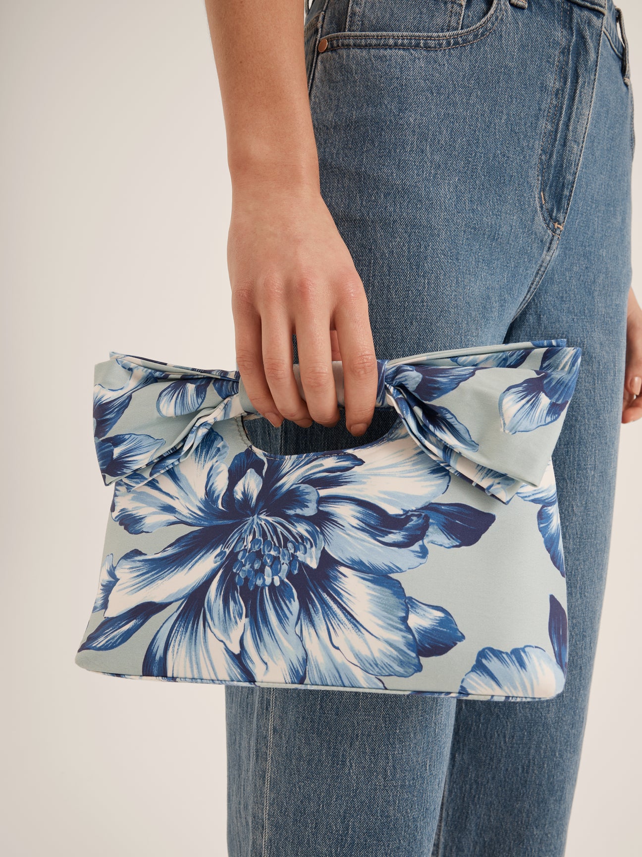 Jasemine Floral Clutch
