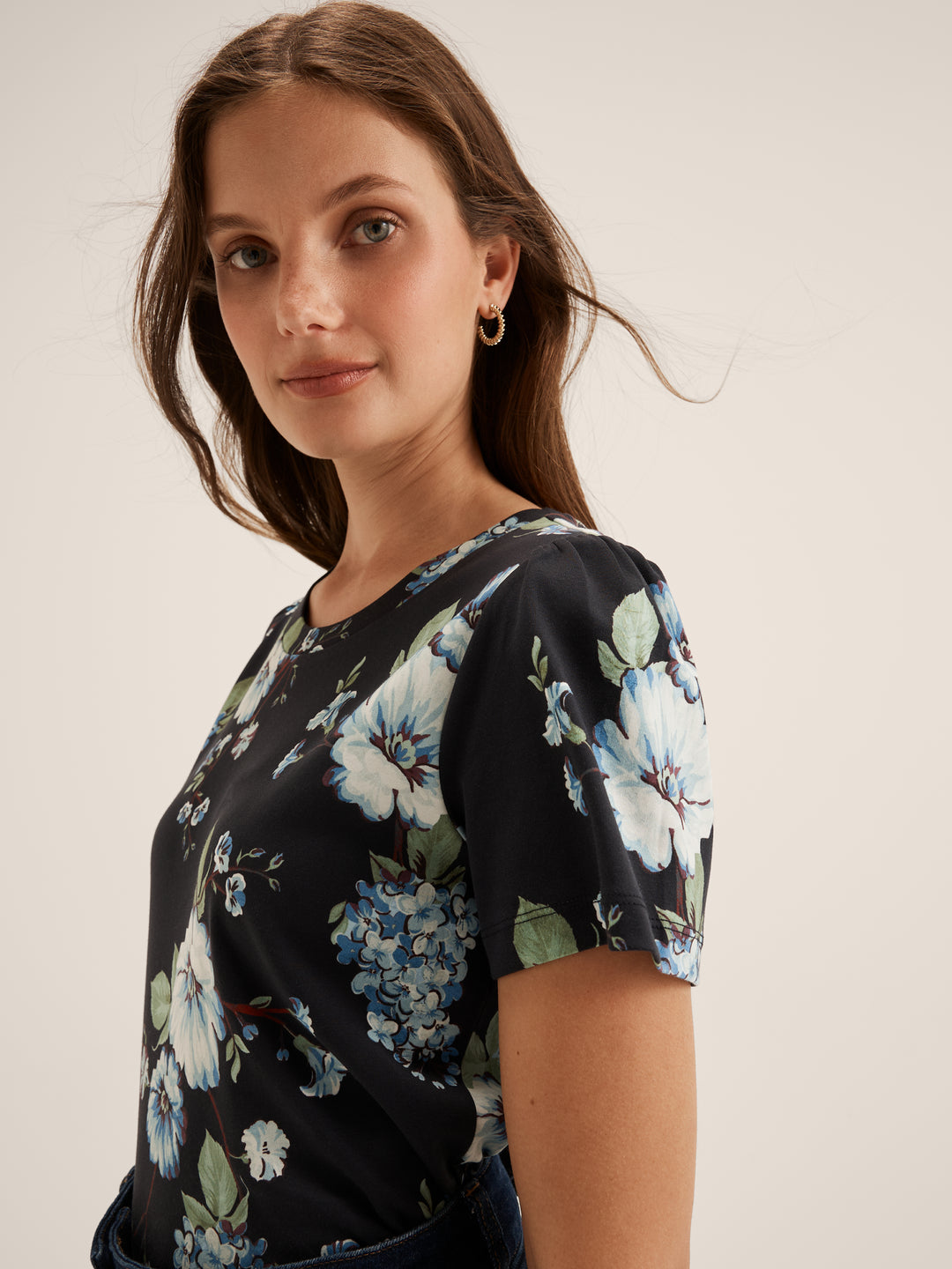 Appolonia Tee