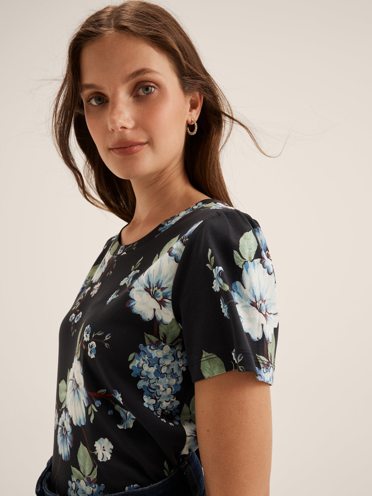 Appolonia Tee